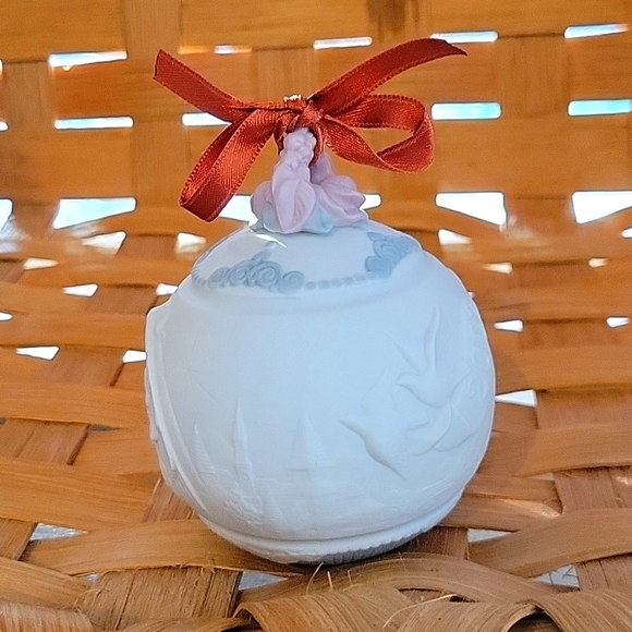 2002 LLADRO CHRISTMAS BALL - Picture 4 of 8